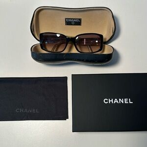 CHANEL Women Sunglasses 5115-Q Black exterior & brown/beige marbling interior